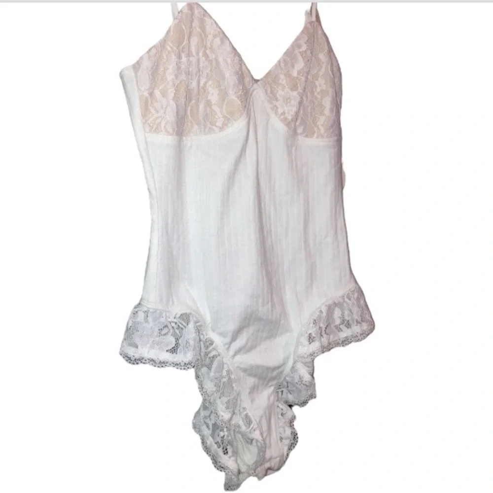 NEW Revolve White Lace bodice With Lace Trim Bodysuit size small - Picture 2 of 8